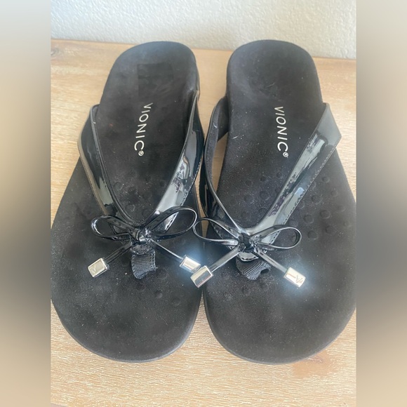 Vionic Black Flip Flop Sandal - Picture 2 of 5